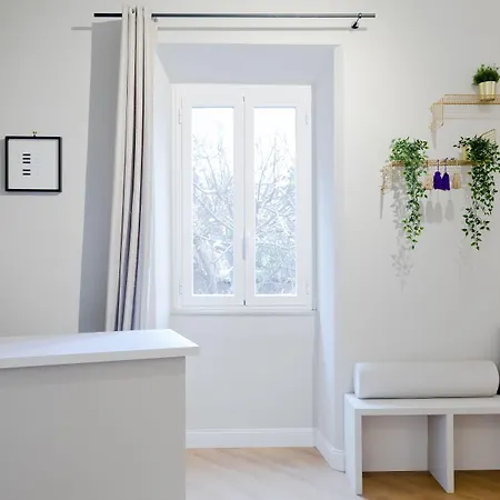 By Chloe 招待所 3*