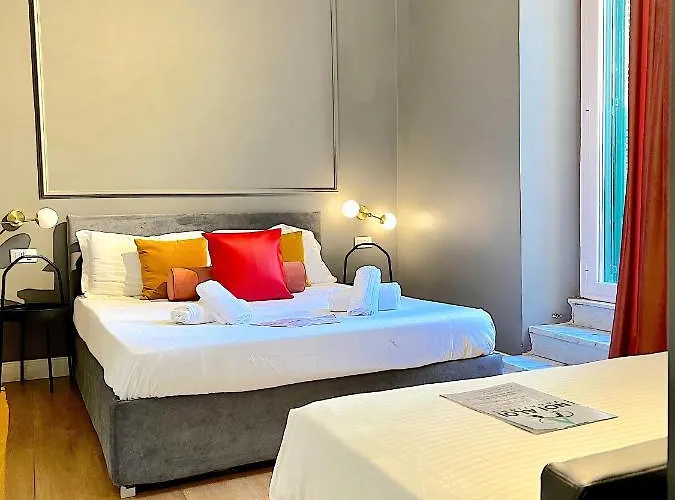 By Chloe Pensión Roma