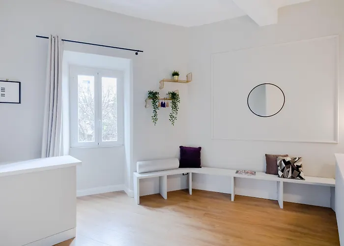 By Chloe Pensión Roma